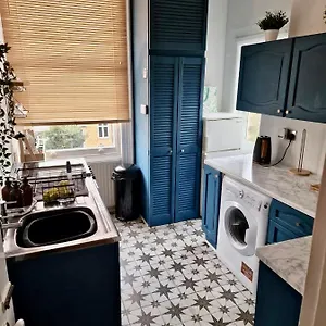 The Pink Bath Pad - 3 Bedroom Seaside Pets Allowed New Apartment